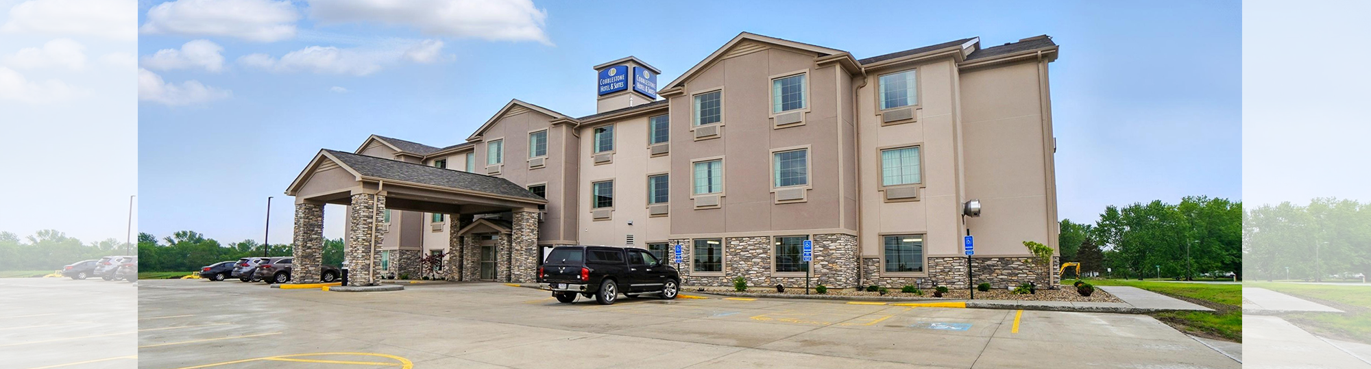 Cobblestone Hotel & Suites Russells Point